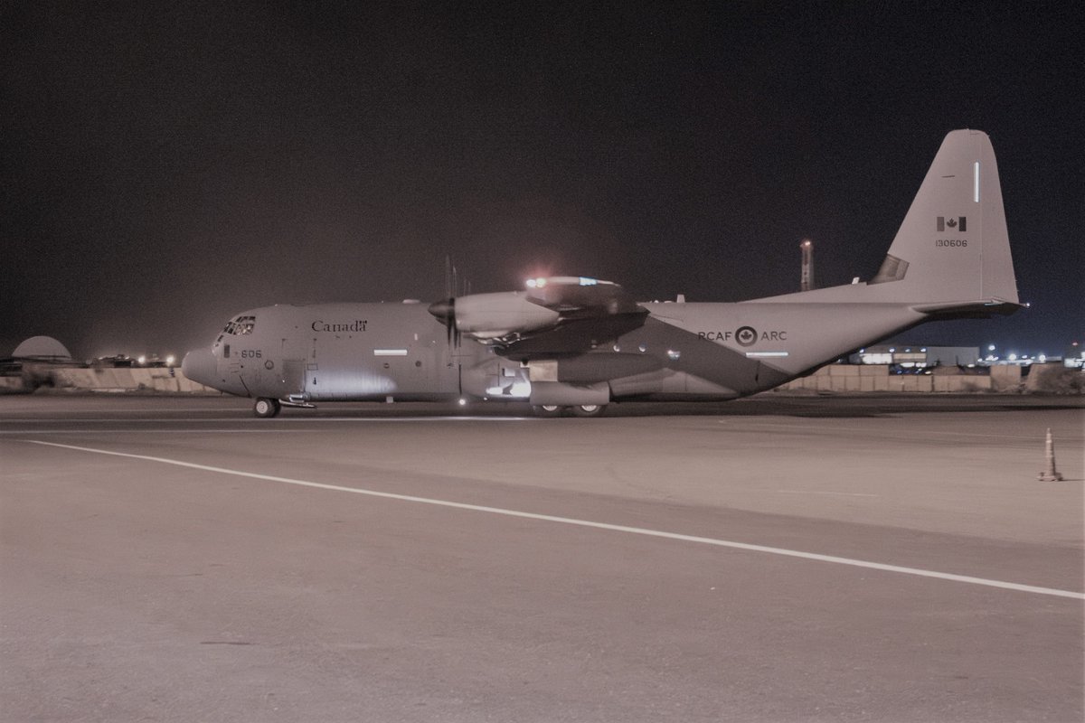 OperationsArc's tweet photo. Des équipages et des membres du Centre multinational d'opérations aérospatiales #ARC soutiennent #OpSAVANNE avec diligence. Deux CC130J Hercules ✈️ @ARC_RCAF ont aidé à évacuer du Soudan, des 🇨🇦 et des ressortissants étrangers admissibles, en soutien à @CanadaPE. https://t.co/ijoHO3j1mu