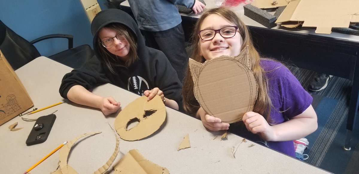 BCSMSHS's tweet photo. Library Makerspace this week!
#BCSmoments  #BCSlibrary #BCSmakerspace https://t.co/dvYRyi4mTQ