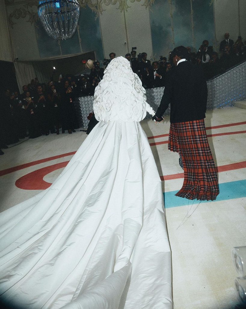 shout outz 2 the bridal party….here come de bride #idoKARL #METgala2023