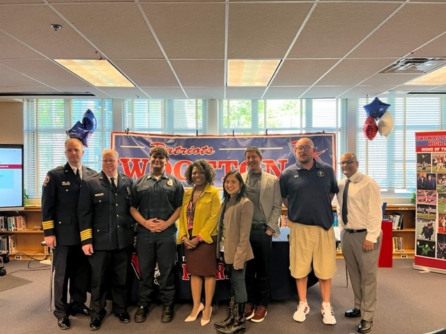 Today our Wootton HS senior and MoCo volunteer paramedic Vivek Majumdar, was recognized for helping to save a man in cardiac arrest after a lacrosse game earlier this week. ⁦@MsLabbeTweets⁩ ⁦@WoottonHSLMC⁩ ⁦@MCPS⁩ ⁦@OSSIDirector⁩