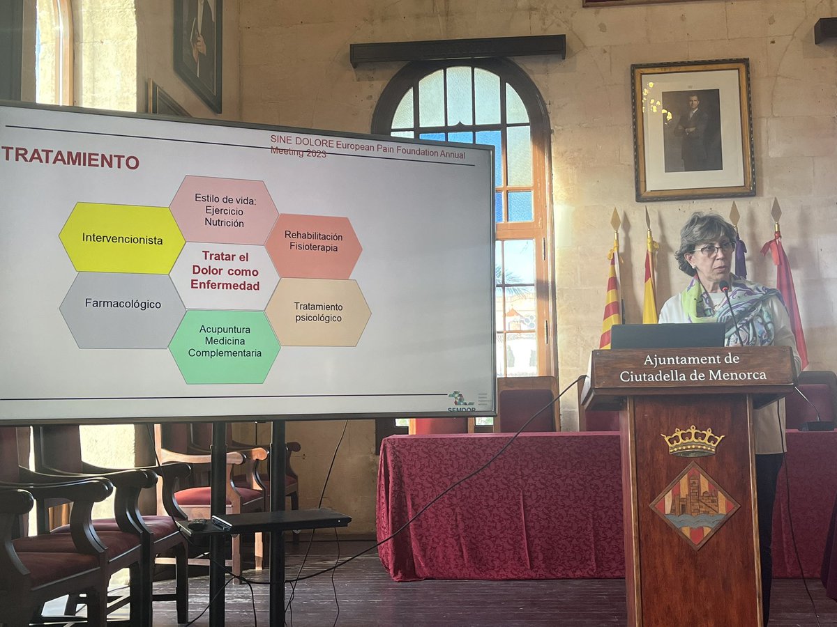 <a href="/DraCBatet/">Carme Batet</a> hablando de intervencionismo en el ayuntamiento de #ciutadella en el <a href="/Painmeeting/">Pain Meeting Menorca</a> <a href="/SEMDOR2/">SEMDOR Soc. Esp. Multidisciplinar del DOLOR</a>