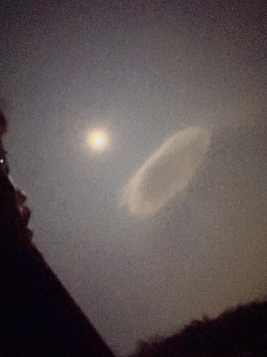 AkashKamat2's tweet photo. Nepal ma UFO dekhiyoo……😂😂 https://t.co/be2LV0yZIq