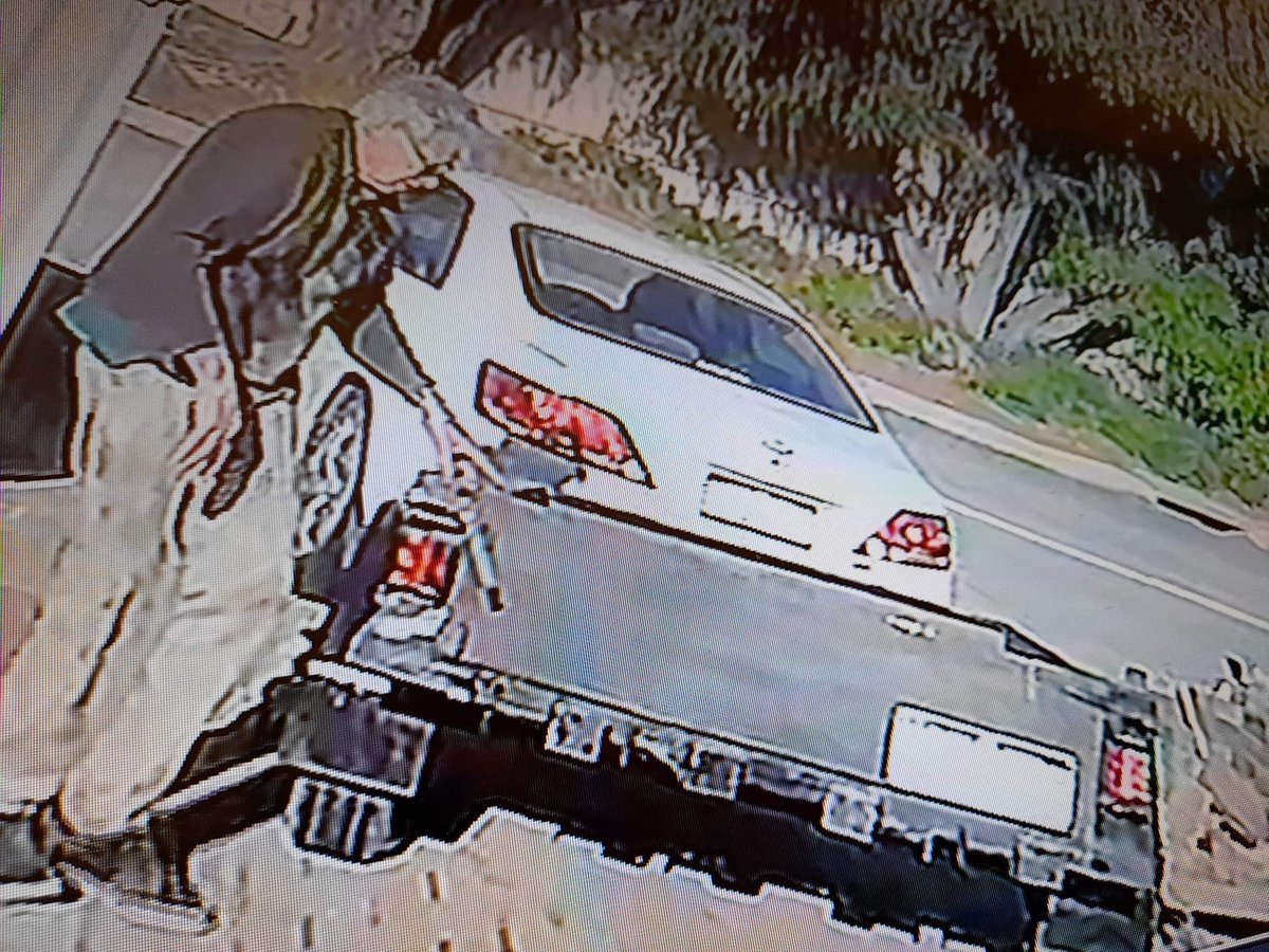 katiekoalasays's tweet image. Does anyone recognise this sorry excuse for a human? He stole 1 1/2 pallets of pavers from my relative’s driveway in Leda, Perth WA 6170. Car is believed to be a 2007-2009 Toyota Aurion. Police say he doesn’t match the description of car’s owner (per rego).  #Perth #perthisok
