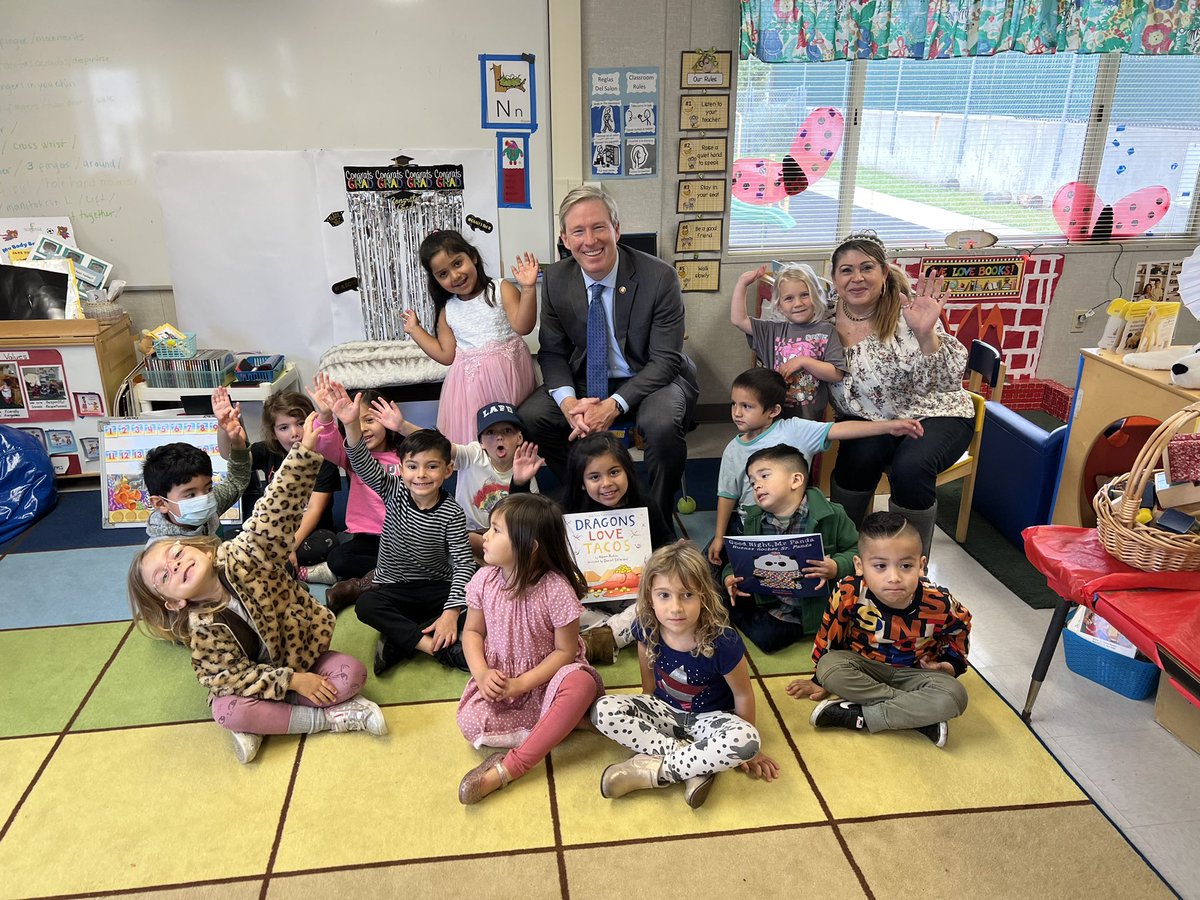 VenturaCountyDA's tweet photo. Happy #Take5andRead! Today, DA Nasarenko shared his love for books by reading to jumpstart preschoolers at Will Rodgers Elementary in Ventura.

#Take5VC #WeReadVC #TalkReadSing https://t.co/5NQWnufkBg