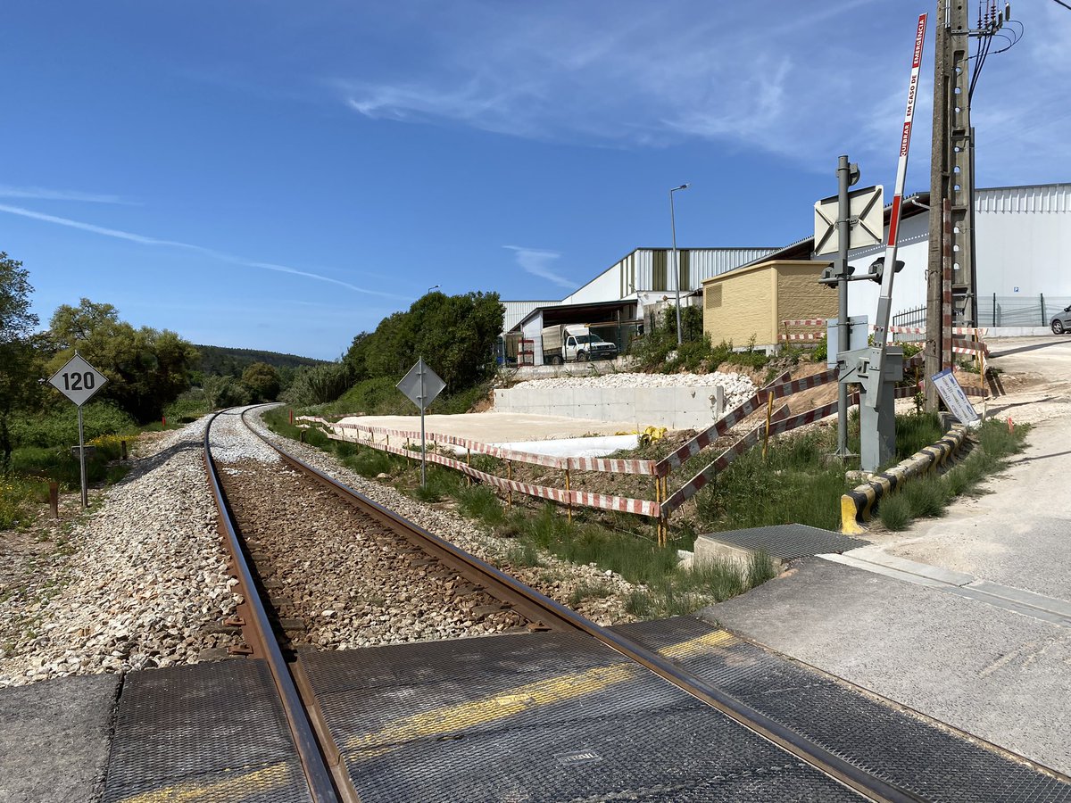 pmmrcosta's tweet image. Obras linha Oeste.
PN Vale Francas - Cadaval e Pêro Moniz
@Infra_PT @iestruturas_pt #ferrovia2020 #ferrovia #linhadooeste #comboios