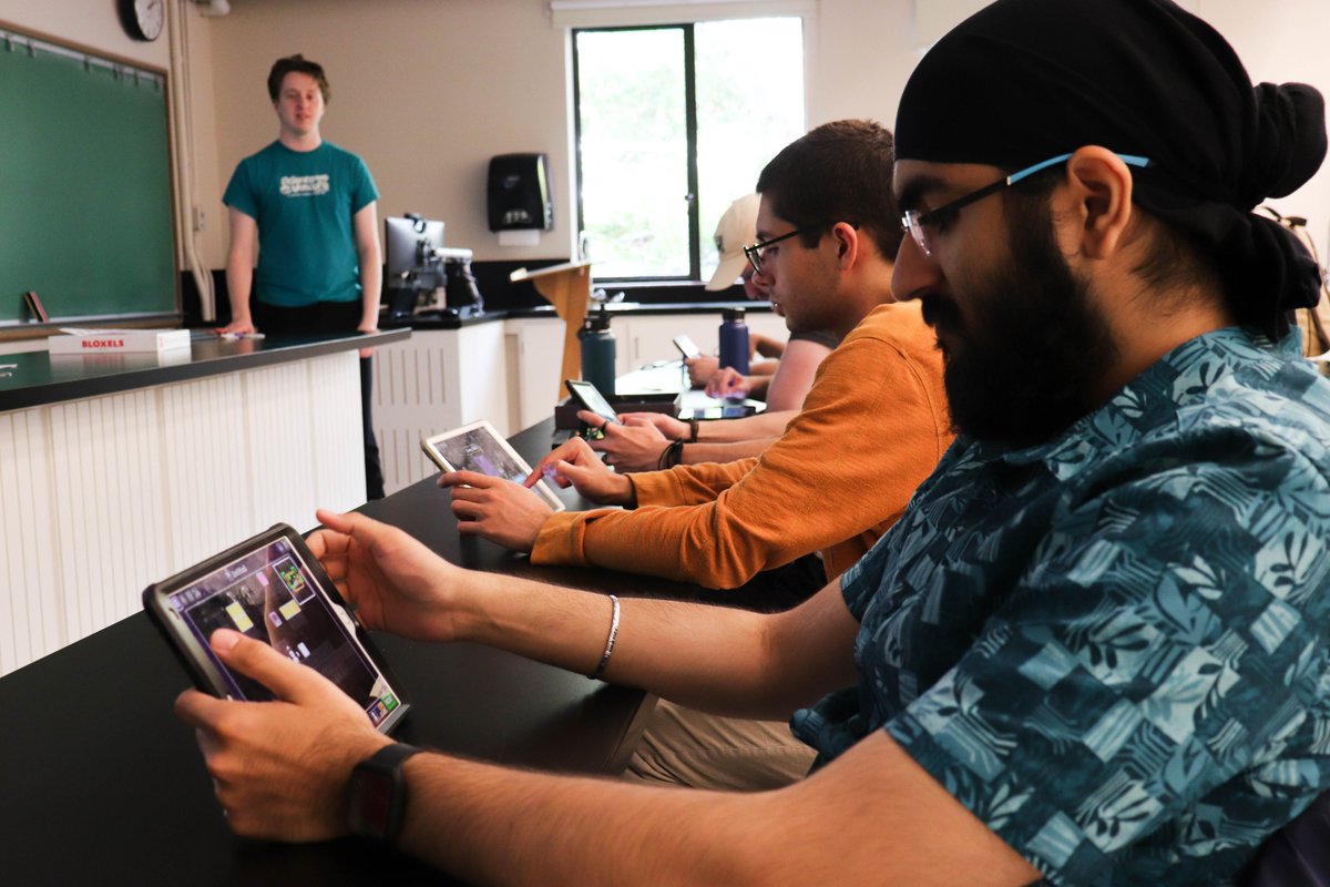 It's been a great first week of Staph Training at Science Venture! We're getting so excited for our in-school workshop season! <a href="/ActuaCanada/">Actua</a> <a href="/UVicECS/">UVic Engineering and Computer Science</a> <a href="/uviccoopcareer/">UVic Co-op + Career</a>
