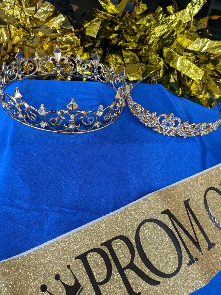 MCMSCoogs's tweet photo. Tonight is the night! Who will be the QUEEN AND KING OF THE FORMAL? #MCMSPTO #8THGRADEFORMAL #Classof2023 #BuffBound @MHS_Buffs 💙💛🐾 #GoodtoGreat https://t.co/bWBIk3eN6c
