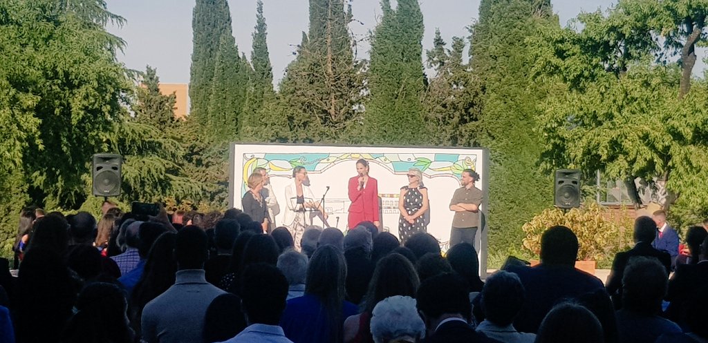 EscuelaIdeo's tweet photo. Hoy es uno de esos días en el que el profesorado nos sentimos orgullosos de ser profes y todas las personas que trabajamos en #EscuelaIDEO sean docentes o no, nos reafirmamos en nuestra decisión de por qué trabajamos aquí, en esta escuela #IdeoBachillerato #IdeoFP https://t.co/kZuRLead6X