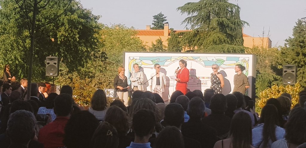 Hoy es uno de esos días en el que el profesorado nos sentimos orgullosos de ser profes y todas las personas que trabajamos en #EscuelaIDEO sean docentes o no, nos reafirmamos en nuestra decisión de por qué trabajamos aquí, en esta escuela #IdeoBachillerato #IdeoFP