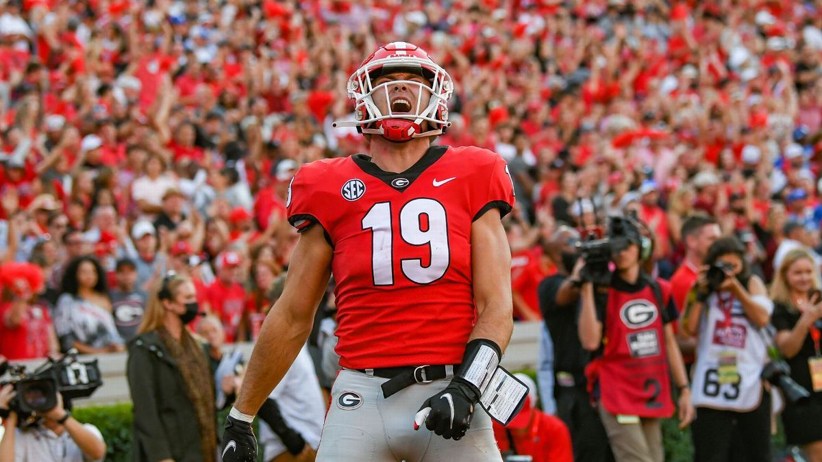 CFFguys's tweet image. #Devy Top 10 TE Rankings (🧵)

1. Brock Bowers, UGA
2. Ja&apos;Tavion Sanders, Texas
3. Bryson Nesbit, UNC
4. Oscar Delp, UGA
5. Duce Robinson, USC
6. Benjamin Yurosek, Stanford
7. Mason Taylor, LSU 
8. Andrew Rappleyea, PSU 
9. Luke Lachey, Iowa
10. RJ Maryland, SMU