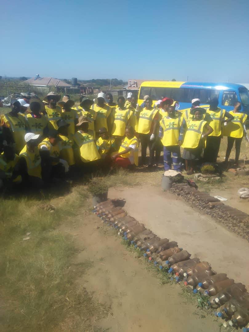 EMAeep's tweet photo. SHEQ Ambassadors Clean in Mabvuku today. Stakeholder participation remains key in waste management.
#togetherprotectingtheenvironment
#zerowaste
#trashtocash
@ChigonaEma @METHI_Zimbabwe https://t.co/aYReZU3blJ