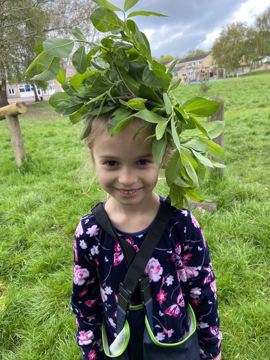 ForestStPauls's tweet photo. Forest crowns and wood coins for the #Coronation at #forestschool today. Y1 you were great.. again! 

#forestschool
#chippenhamschools https://t.co/KIfV4E1zeW