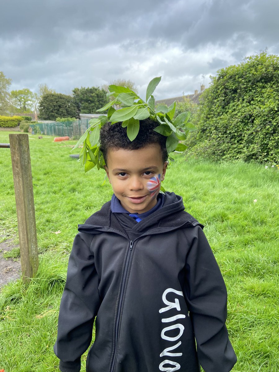 ForestStPauls's tweet photo. Forest crowns and wood coins for the #Coronation at #forestschool today. Y1 you were great.. again! 

#forestschool
#chippenhamschools https://t.co/KIfV4E1zeW