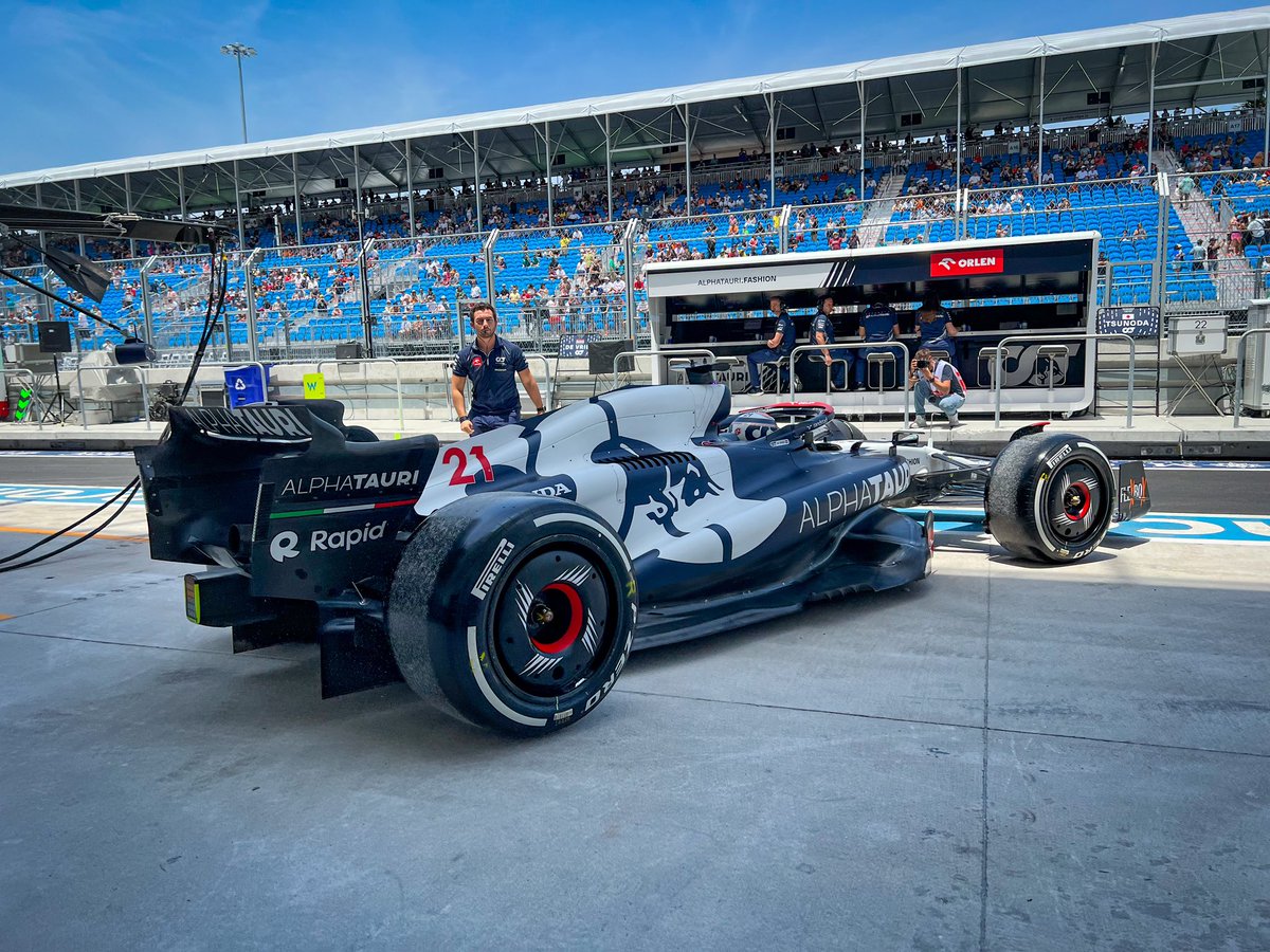 visacashapprb's tweet photo. track is green 🟢 @nyckdevries leads the way for FP1 👌 https://t.co/2yh9hqygfv