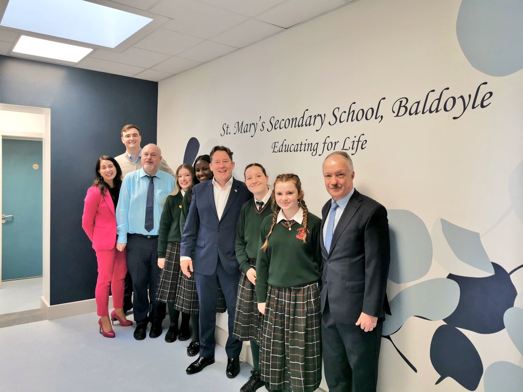 First stop for Minister <a href="/DarraghOBrienTD/">Darragh O'Brien</a>

Newly designed entrance to our refurbished Admin Area and meeting our welcome team, Head Girl, Deputy Head Girl and Senior Prefects for 2023-24

Minister very impressed with the welcome team #thefutureisbright 
<a href="/SarahAMcInerney/">Sarah McInerney</a>
<a href="/rtenews/">RTÉ News</a>
