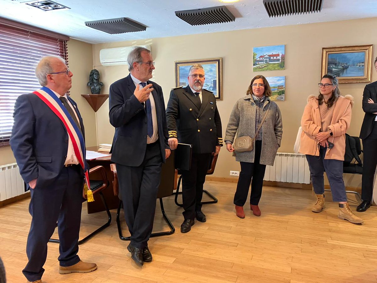 outremer_gouv's tweet image. Le ministre Jean-François Carenco est à l'écoute des élus pour une pleine intégration des dossiers prioritaires de l'archipel au #CIOM qui se tiendra à l'été autour de @Elisabeth_Borne.