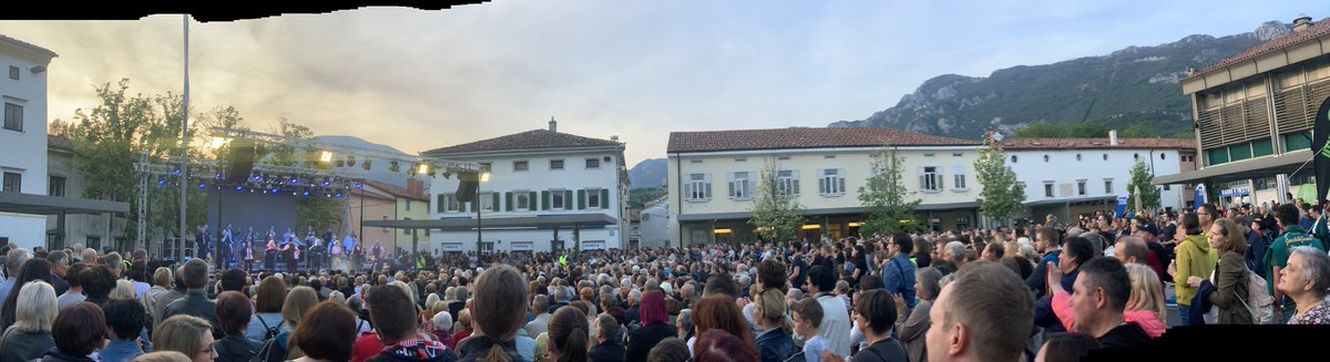 rojc_peter's tweet photo. Cew žur!
#Wajdušna
#5maj https://t.co/oFI67mwlMf