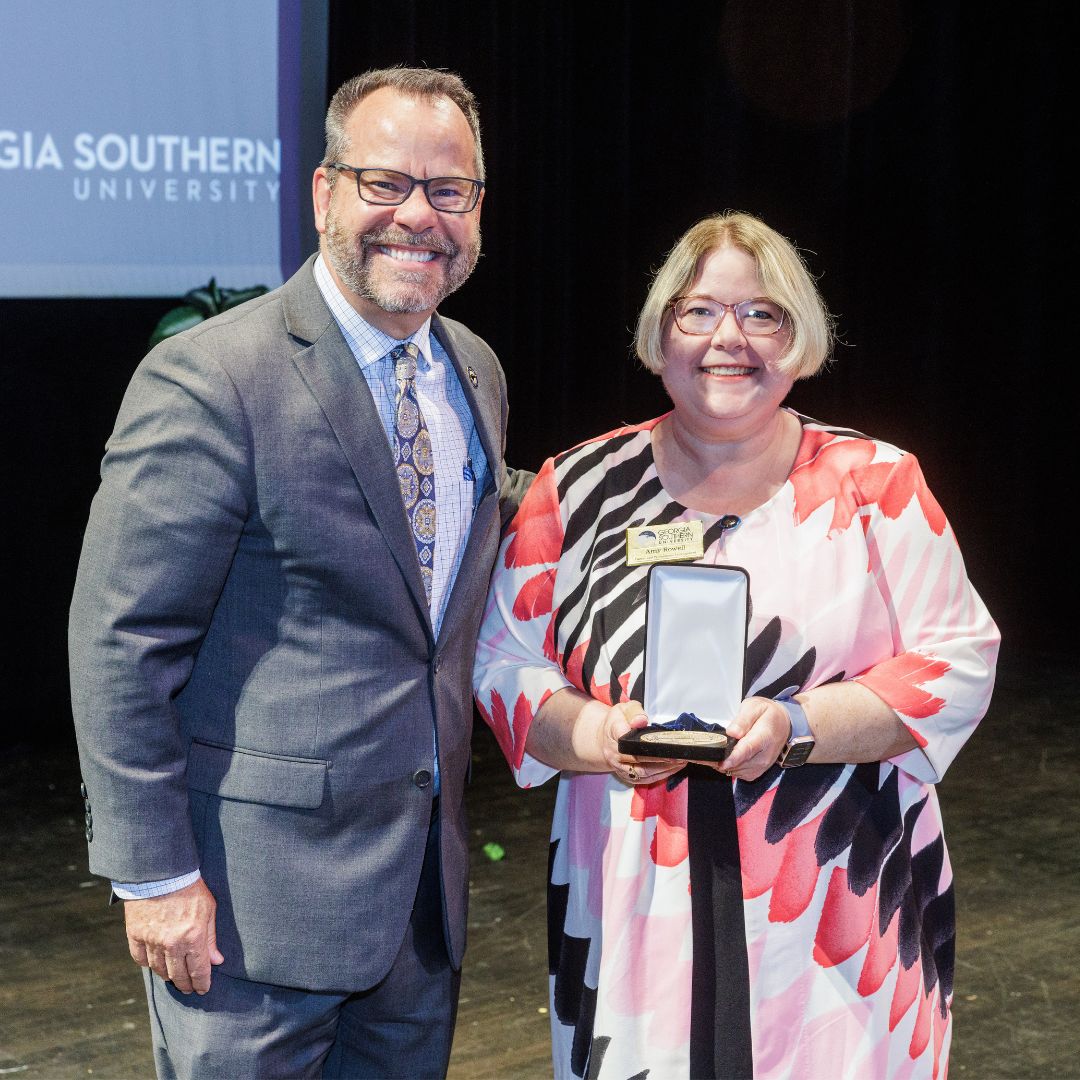 gsocpd's tweet image. Congratulations to our very own Amy Rowell on being awarded the University Award of Excellence for Collaboration last week! As one of our Career &amp;amp; Internship Advisors, Amy Rowell is a ray of sunlight to everyone she works with and we&apos;re proud to have her on our team.