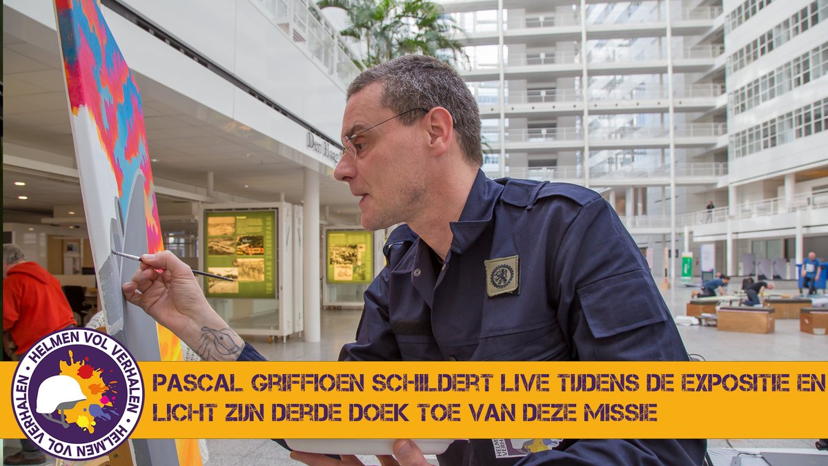 2020Helmen's tweet photo. Pascal Griffioen @DefPenCo begint in Den Haag aan zijn derde live painting. Dit keer staat de @kon_marine centraal. #F809 #meeopmissie
Update: https://t.co/evPecrLl3n https://t.co/pubN4MAYHB