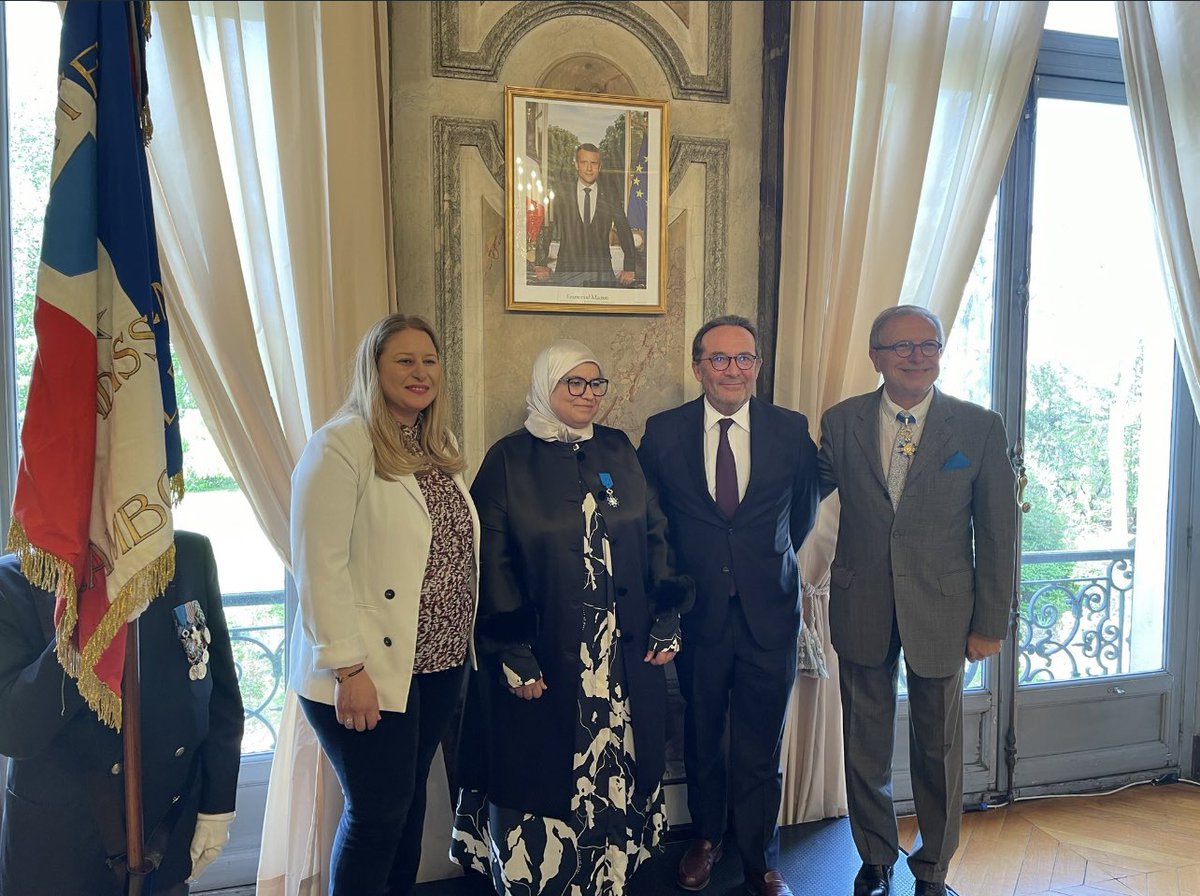 Nadia HAI (@nadiahai78) on Twitter photo Ce soir le <a href="/Prefet78/">Préfet des Yvelines 🇫🇷</a> Jean-Jacques Brot remettait les insignes de l’Ordre Nationale du Mérite à Fatima Saadan Directrice de l’Association EIAPIC à <a href="/ManteslaJolie_/">Mantes-la-Jolie</a> 
S’il y a bien un exemple de réussite républicaine c’est bien celui de Fatima, une femme engagée, déterminée à Ce soir le <a href="/Prefet78/">Préfet des Yvelines 🇫🇷</a> Jean-Jacques Brot remettait les insignes de l’Ordre Nationale du Mérite à Fatima Saadan Directrice de l’Association EIAPIC à <a href="/ManteslaJolie_/">Mantes-la-Jolie</a> 
S’il y a bien un exemple de réussite républicaine c’est bien celui de Fatima, une femme engagée, déterminée à