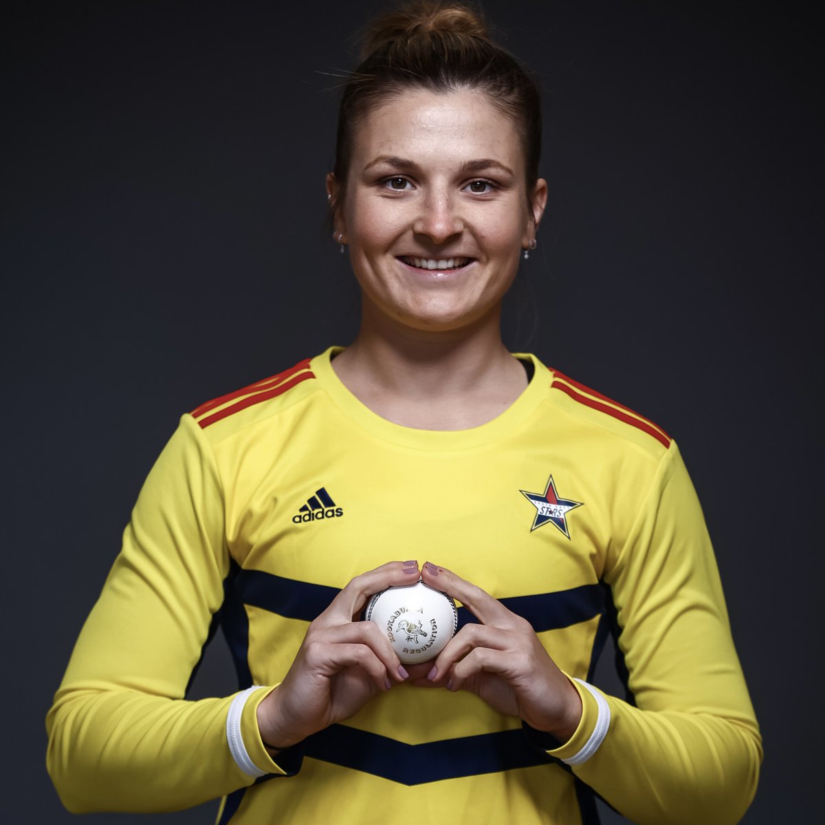 SEStarsCricket's tweet photo. 🌟Brilliant bowlers power Stars’ win over the Sunrisers 🌟

A superb performance from Dani Gregory and Phoebe Franklin skittled the Sunrisers for just 64, securing victory by 91 runs.

Read more 👉 https://t.co/Bj2n9Q56a5 https://t.co/ljfMkxN3dk
