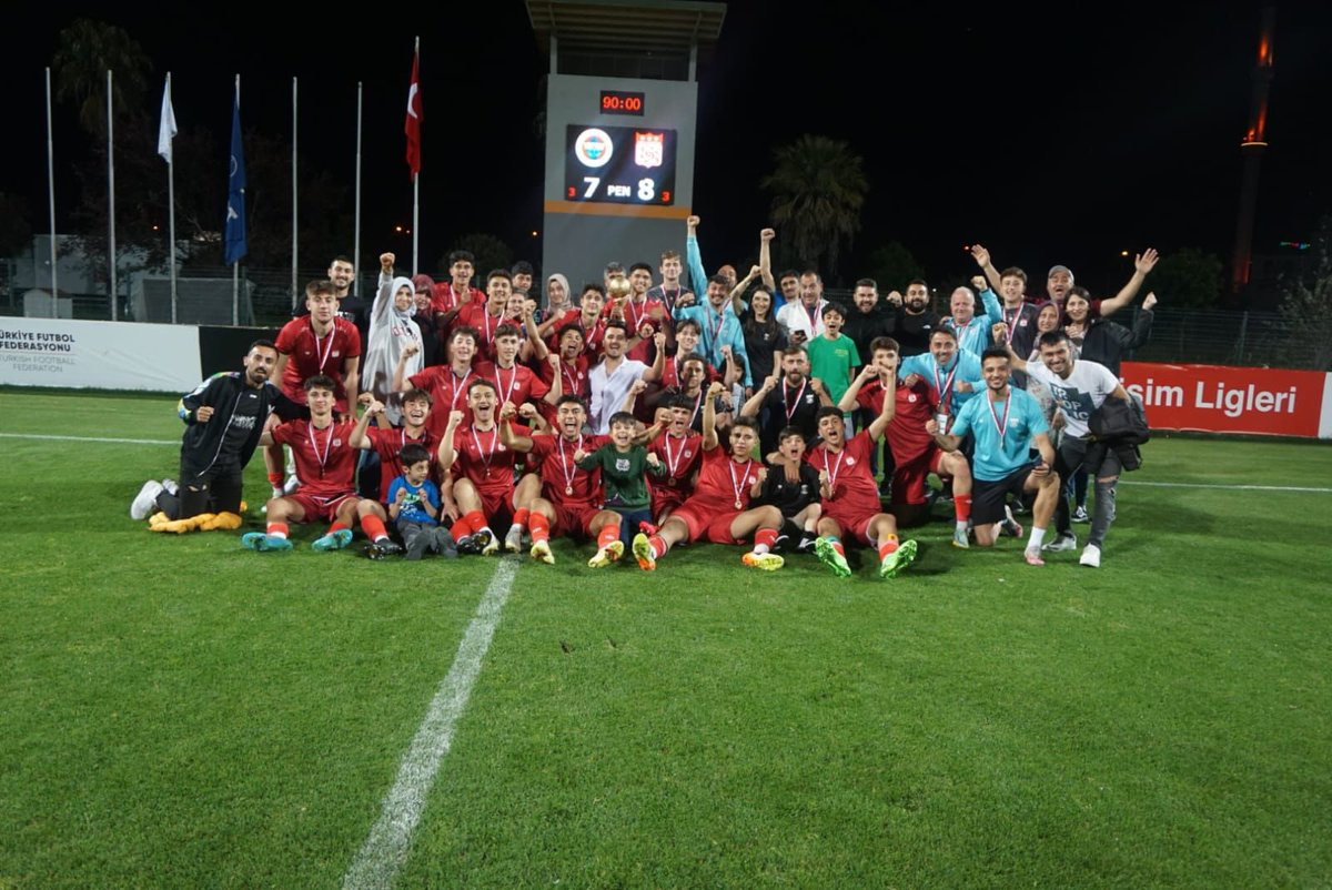 Demir Grup Sivasspor U17 ELİT A LİGİ final müsabakasına Muratpaşa DEVA Gençlik Çalışmaları Başkanlığını davet ettikleri  için teşekkürlerimizi sunarız. Türkiye şampiyonu olan Sivassporu ve değerli oyuncularını tebrik ederiz.
<a href="/ozlemarlier/">Özlem Arlıer💧</a> @emrekarasin_ <a href="/Emrahdelen007/">Emrahdelen</a> <a href="/alibabacan/">Ali Babacan</a>