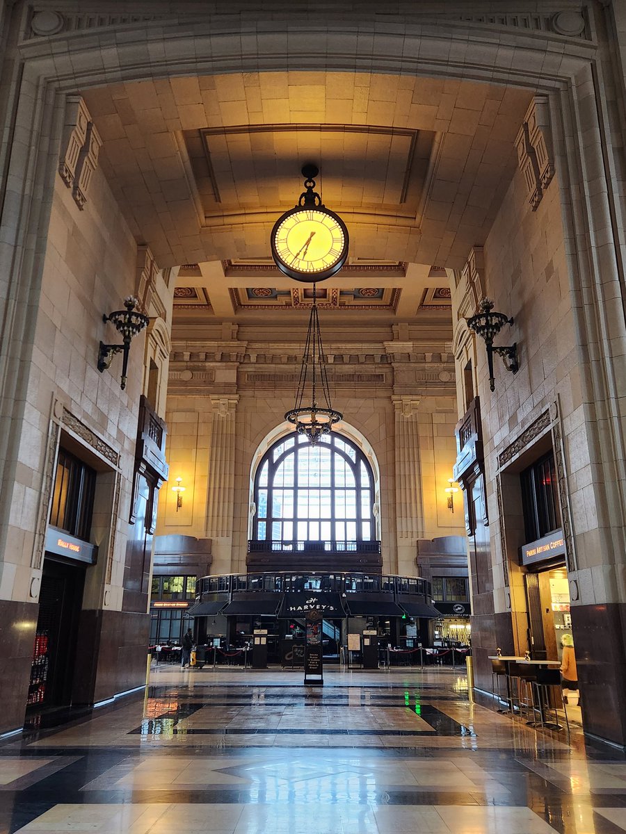 adam_willits1's tweet image. Boarded and en route to Chicago for my first #DDW2023. I am looking forward to all the new adventures and exciting GI research! Hit me up with any Chicago recommendations.