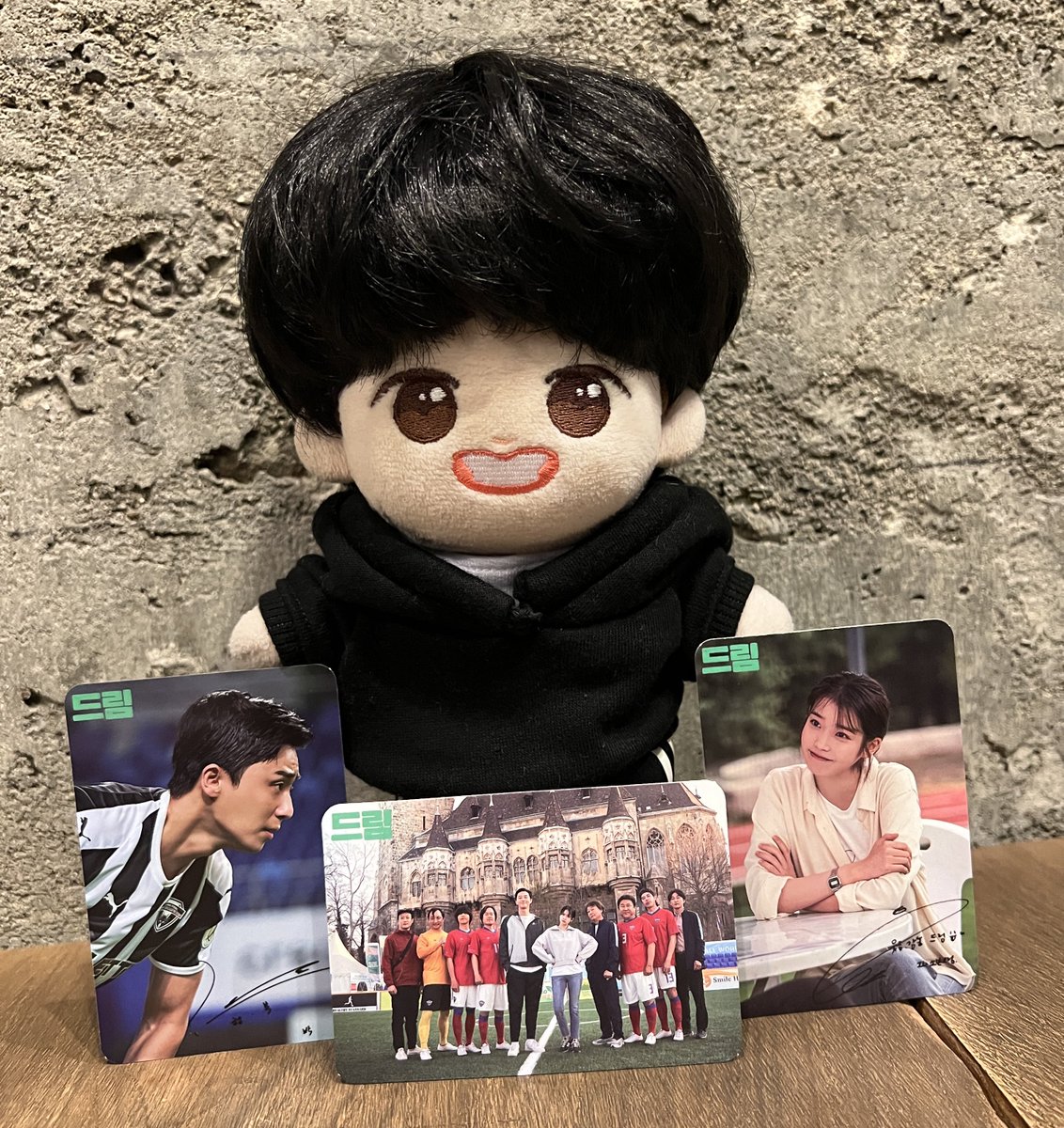dungdung_neulBB's tweet photo. 울 늘빵이도 축구유니폼 꼭 입혀주고싶다ㅠㅋㅋㅋ

#드림 #드림_하우스 #박서준 #아이유 #성수동팝업

민소매 티 @PinpinkWing
후드티 @moongchidress 
바지 @bubbletea_dgnb7 https://t.co/3DtGWMR4zy