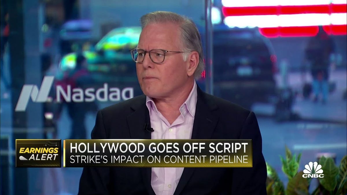 io9's tweet photo. The CEO of Warner Bros. Discovery Says 'Love of Working' Will End the Writers' Strike https://t.co/9FpTOMBeR6 https://t.co/uWB9WgL4hZ