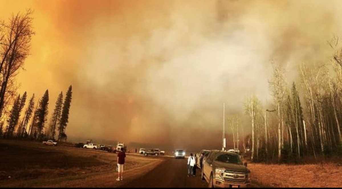 RachidMoe's tweet photo. My heart goes out to the community of Fox Lake right now. This is the place I called home for two years. This is where I began my journey as an educator. Praying for everyone. https://t.co/wp6tH7gDpX