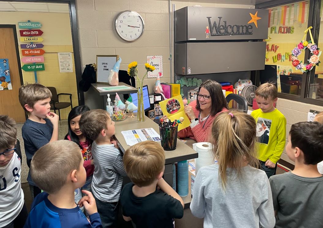Warm Fuzzies for our front office team.
Those Kindy kids know how to show the love...
And those secretaries carry us all! #staffappreciationweek <a href="/ghschools/">GHAPS</a> <a href="/mrsmulcahyghap/">@MrsMulcahyGHAPS</a>