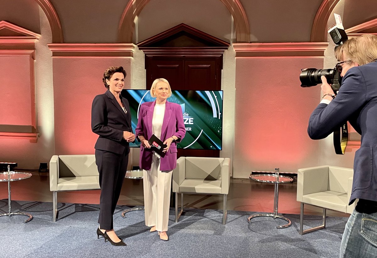 emitterhuber's tweet photo. Heute Abend ab 20.15 Uhr SPÖ-Vorsitzende @rendiwagner im Interview bei ORF-III-Chefredakteurin @lou_lorenz #ORFIIIspezial @OrfDrei https://t.co/HAzJWoEmMz