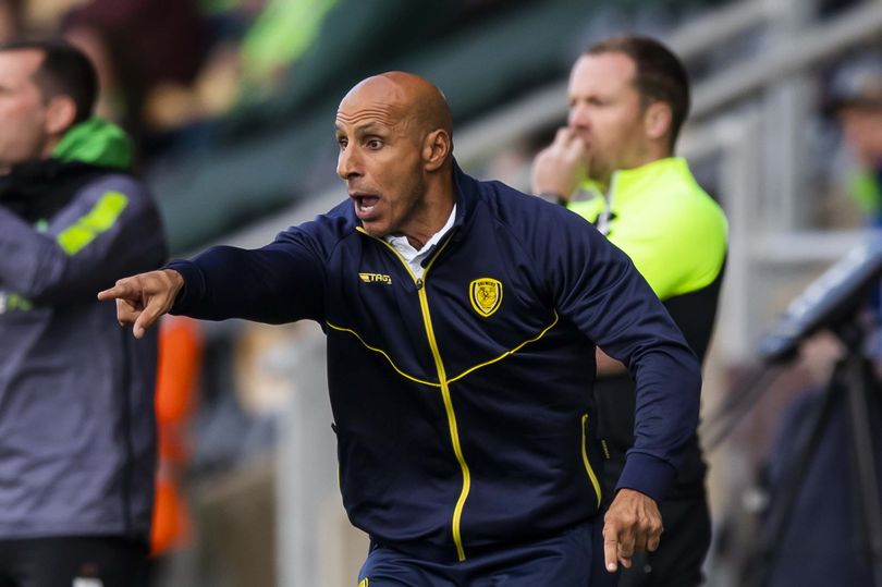 Manager <a href="/Dino_Maamria/">Dino Maamria</a> doesn't buy into the 'integrity of the competition' stuff. It's all about 
<a href="/burtonalbionfc/">Burton Albion FC</a>, not their rivals' league position, ahead of last game against <a href="/MKDonsFC/">Milton Keynes Dons</a>
staffordshire-live.co.uk/sport/football… #brewers #bafc