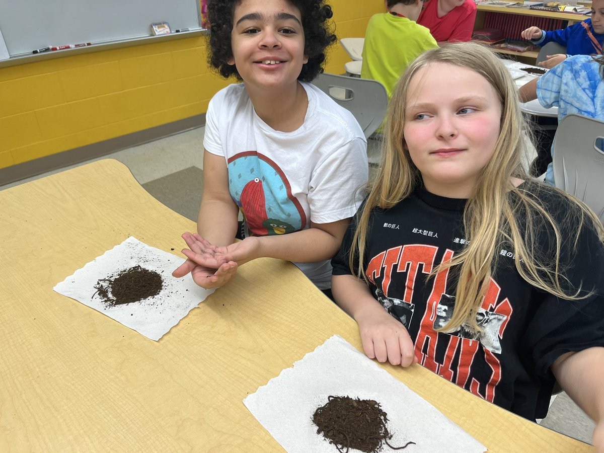 DAISLibrary's tweet image. @YorkSolid did a great job presenting worm composting to 4th graders! #DayofScience 🪱