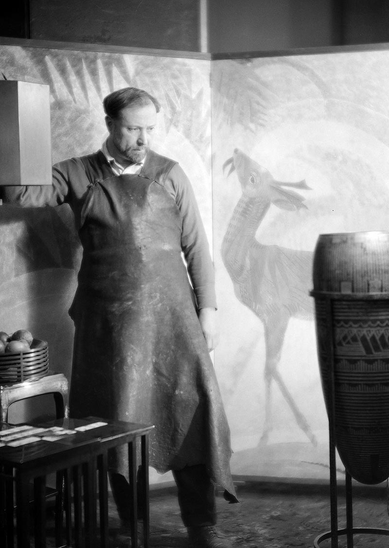 SimonidaR's tweet photo. Jean Dunand laqueur, sculpteur Art Déco   #Paris, #artdeco #jeandunand https://t.co/4EINmUx8RQ