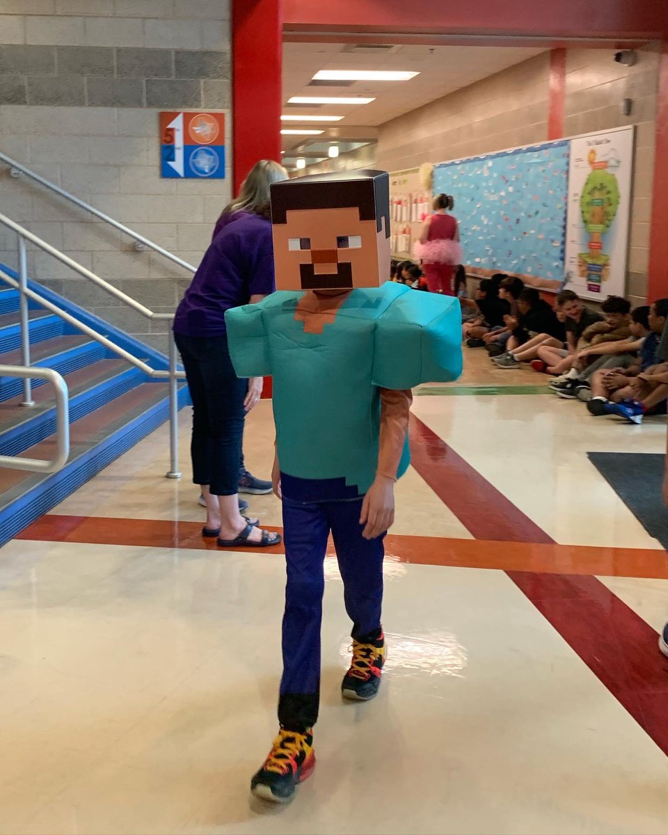 Thanks for celebrating #ChildrensBookWeek with us, Lions! #neisdlibs #laslomaslibrary
