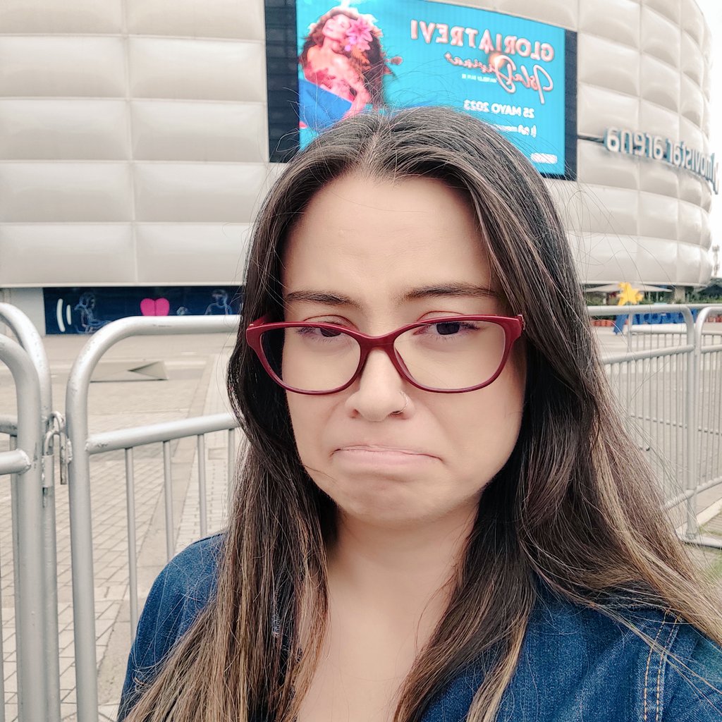 TintaLu's tweet photo. A este capítulo de mi vida le llamo: usar la hora de almuerzo del trabajo para ir por la cajita del concierto de Blur y volver a casa sin las entradas y sin el almuerzo...  Dame alguito de justicia @paramo_presenta 🥺 https://t.co/fuJxZAxvff
