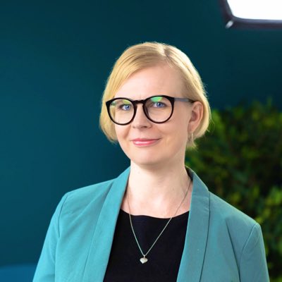 Iloista viikonloppua! ☀️

#UusiProfiilikuva #CommsWithPia  
#viestijä #viestintä