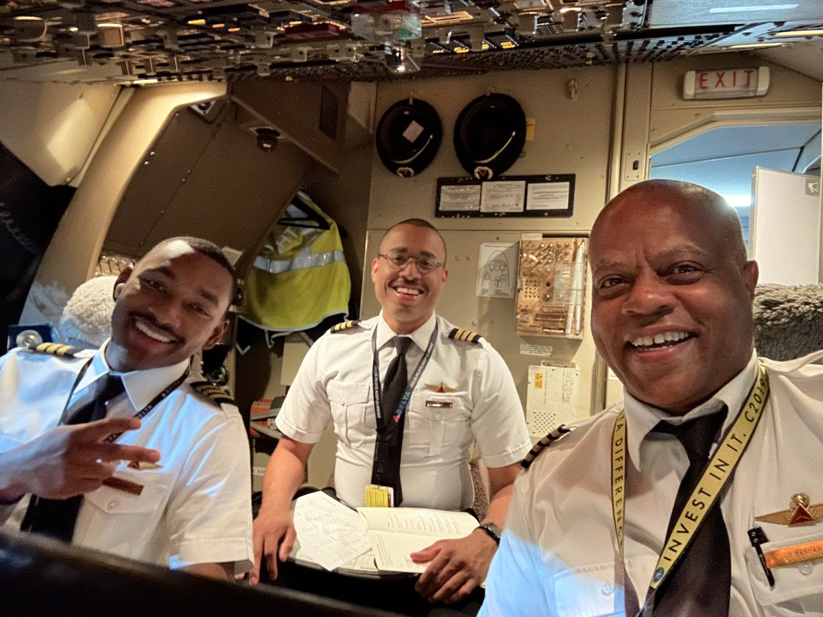 j_muta's tweet photo. Not one, not two, but three. 

Grateful to get to fly to Africa with two fellow black pilots.👨🏾‍✈️👨🏾‍✈️👨🏾‍✈️ #ABC https://t.co/u8iOC44V2i