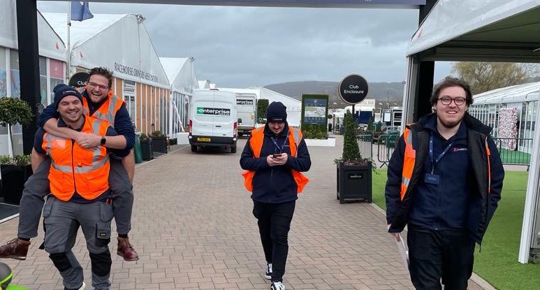 Kappture's tweet photo. Huge admiration for all our Logistics + Projects + Support teams this week covering long hours and #ExtraMiles across the UK installing over 50 sites along the way #CustomerService #HospitalityTech 👏👏👏 https://t.co/8QfPnYswpM