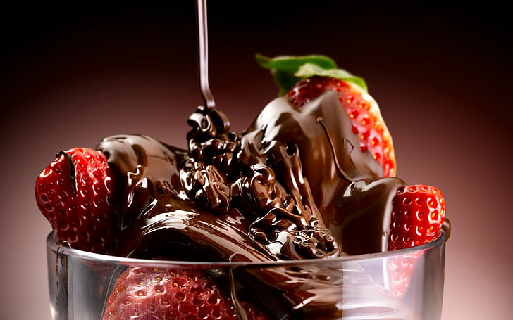 CoffeeComDisc's tweet photo. Dark #chocolate covered strawberries and a light roast coffee with fruity notes is a match made in heaven. The sweet-tart flavor of #strawberries pairs perfectly with light #coffee, creating a delightful taste. #ChocolateAndCoffee #FruityNotes #PerfectPairing https://t.co/oezDchxphh