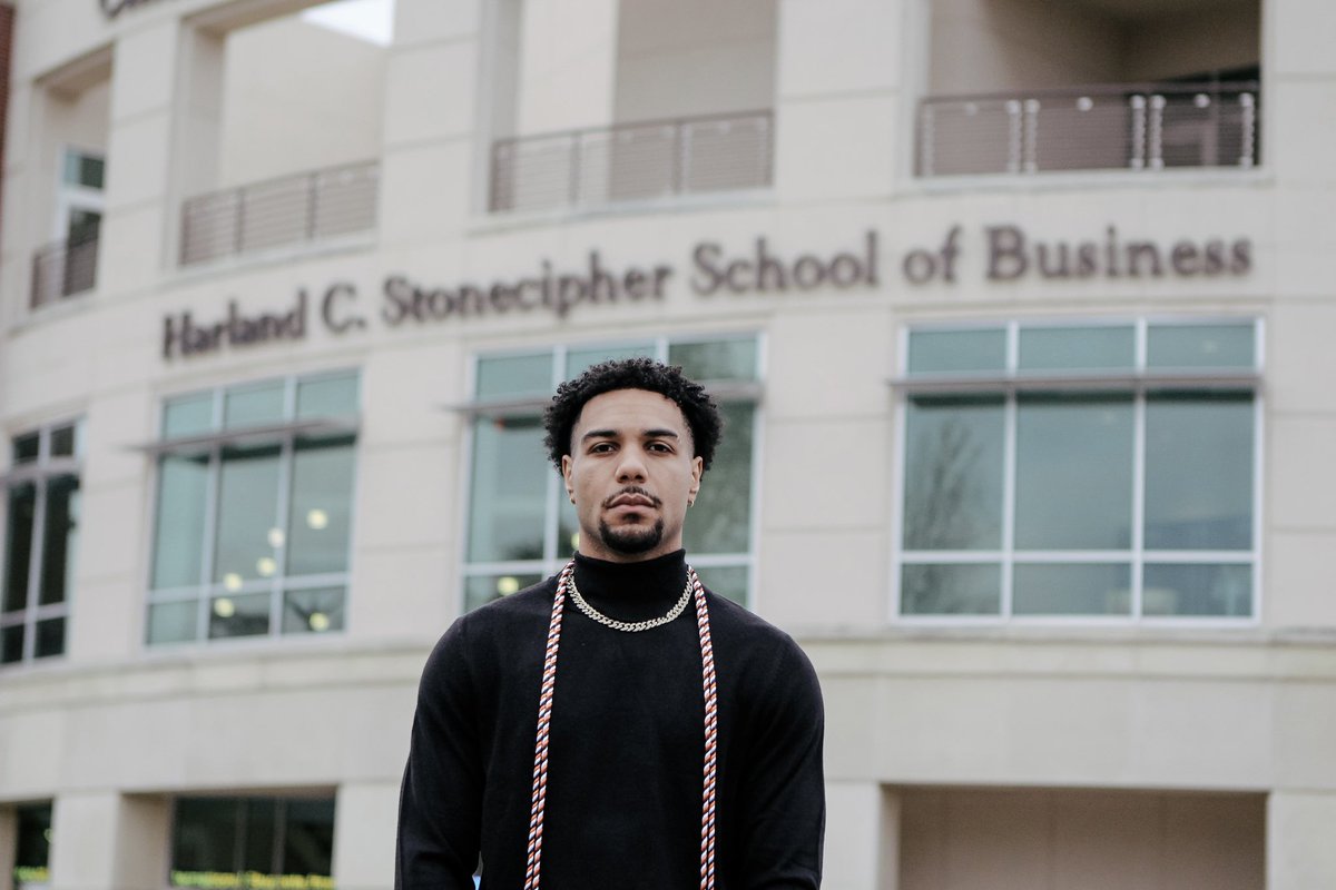 AcresJakeem's tweet photo. 🎓🎓 https://t.co/BMQpRgglUm