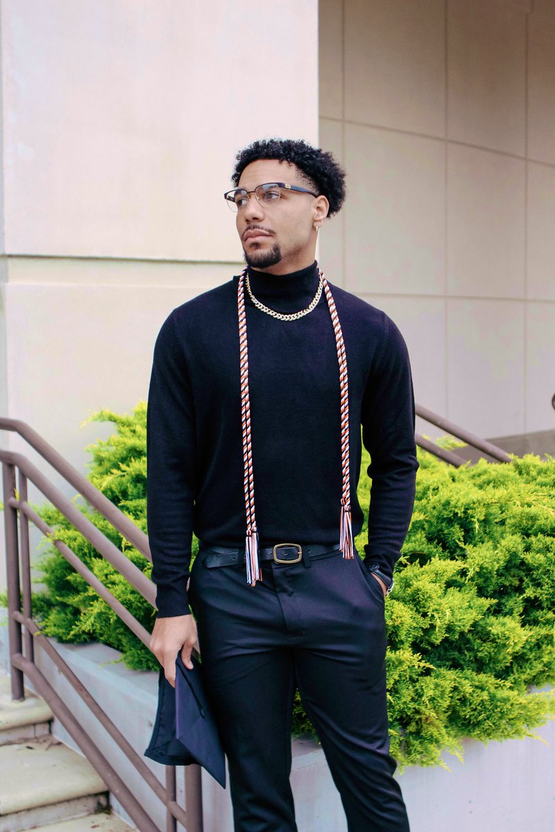 AcresJakeem's tweet photo. 🎓🎓 https://t.co/BMQpRgglUm