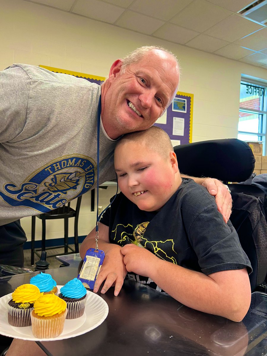 TEMDClassroom's tweet photo. Wishing “The Rock” aka Dakota the happiest of happy birthdays !! So many things we love about this guy! He has a heart of gold, he loves to laugh and prank his classmates, and he comes to school every day and gives 100% every day! He’s one in a million!! #BirthdayBoy #ewingpride https://t.co/CqOQJZ2Cdd