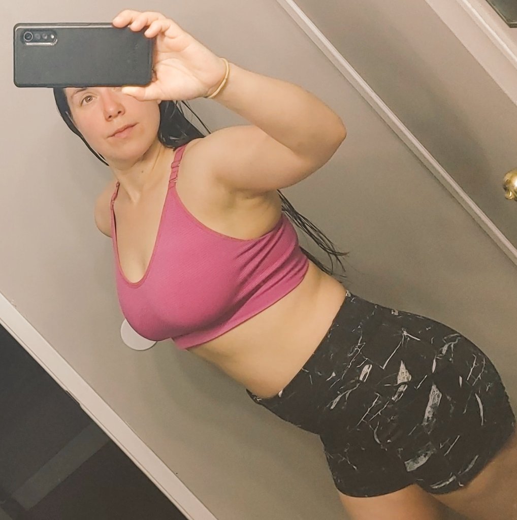 wildmagic88's tweet photo. Back at it with 💪💯 #confidence #5km #run #running #Training #fitnessgirl #girl #woman #AirSigns #Aquarius #YearOfTheRabbit 💋 https://t.co/cATSXrjKJ7