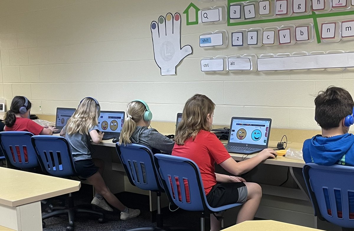 hallwbc31's tweet photo. 😜 3rd graders are creating #Shapegram emoji faces, hoping theirs might find its way onto Mr. Hall’s door. 🚪 https://t.co/gTcYoXv4T1