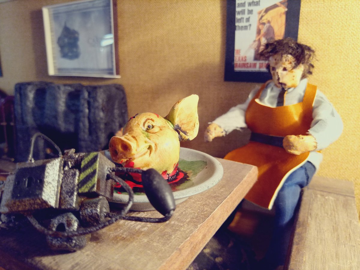 lostmartyn's tweet photo. The Texas Chainsaw dining roon in my #horror #dolls house...
#TC #LEATHERFACE
#HorrorFamily #HorrorFam #modelling #crafts #HorrorCommunity #HorrorMovies https://t.co/T9twxKycsO