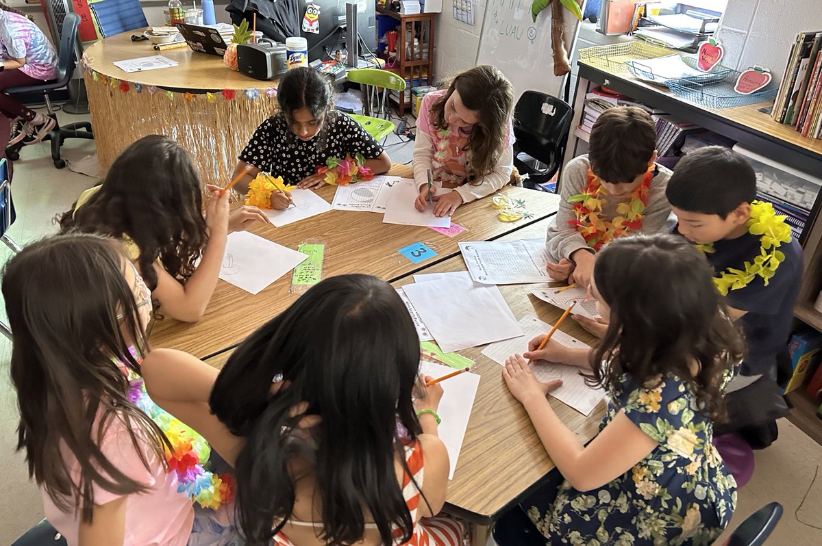 MsCurranGr3AAP's tweet photo. Hula, drawing a hibiscus flower, “island themed” Pictionary, snacks, and LILO &amp; Stitch! Students earned this fun and relaxation after preparing so hard for the Reading SOL! #FHHighlights https://t.co/S2iuDesetq