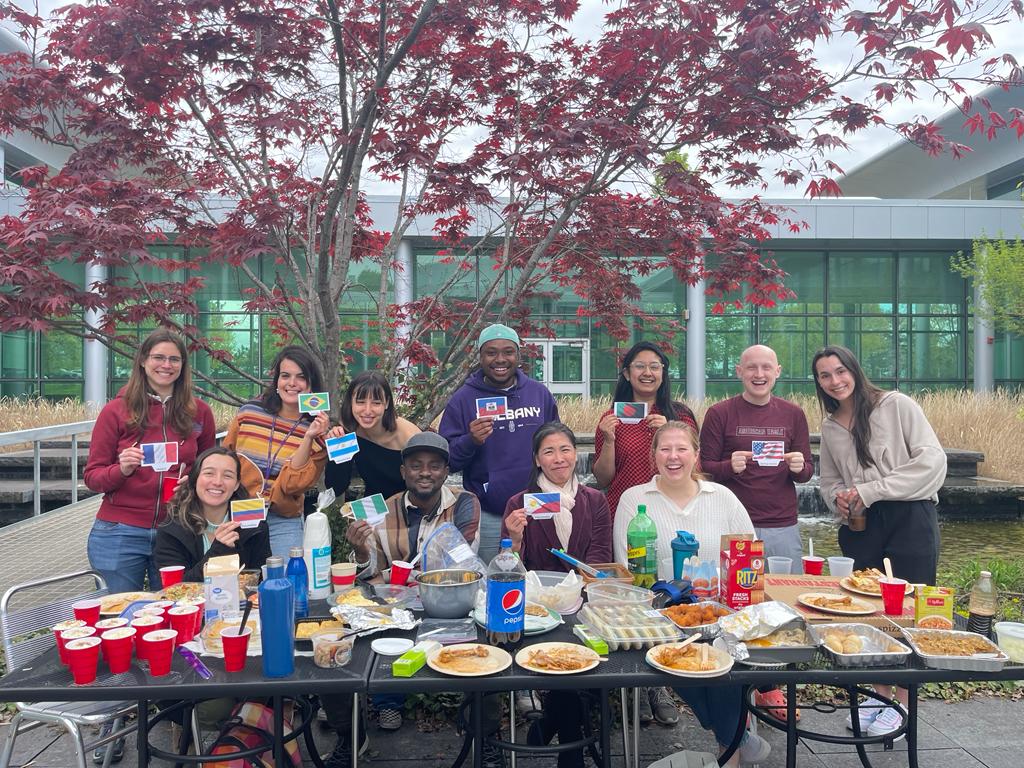 sr_stephanie's tweet image. A blast end of semester with an international food festival and farewell party to our lab assistant #Marven, who is going to Med School. 9 countries and 4 continents represented. This is the beauty of science! @CheAndamMicro @odionikh @manumog @kathrynpiper_ @MaestroLimpioNY