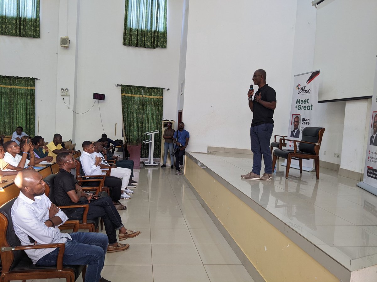 SadateIssifou's tweet photo. Ceux qui réussissent dans la vie ne sont pas les plus intelligents, mais ceux qui ont le bon état d'esprit. @zezestan
Rencontre avec les étudiants de @UniveLomeTg
#Togo #TT228 #MeetUpTogo https://t.co/wO77VdzsyK